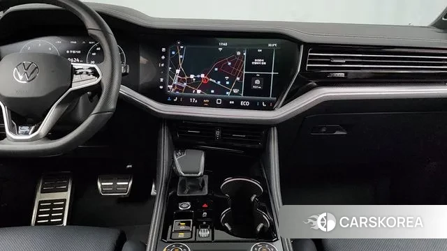 Volkswagen Touareg 3rd generation 2024 Белый из Кореи, фото 5