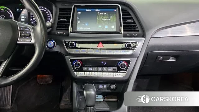 Hyundai Sonata New Rise Hybrid 2018 Светло-серебряный цвет из Кореи, фото 5