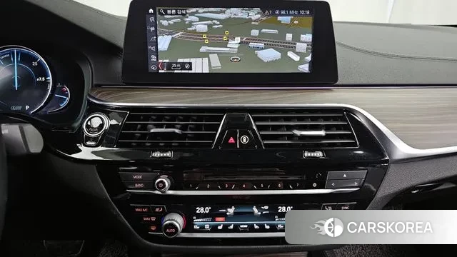 BMW 5 Series (G30) 2018 Белый из Кореи, фото 5