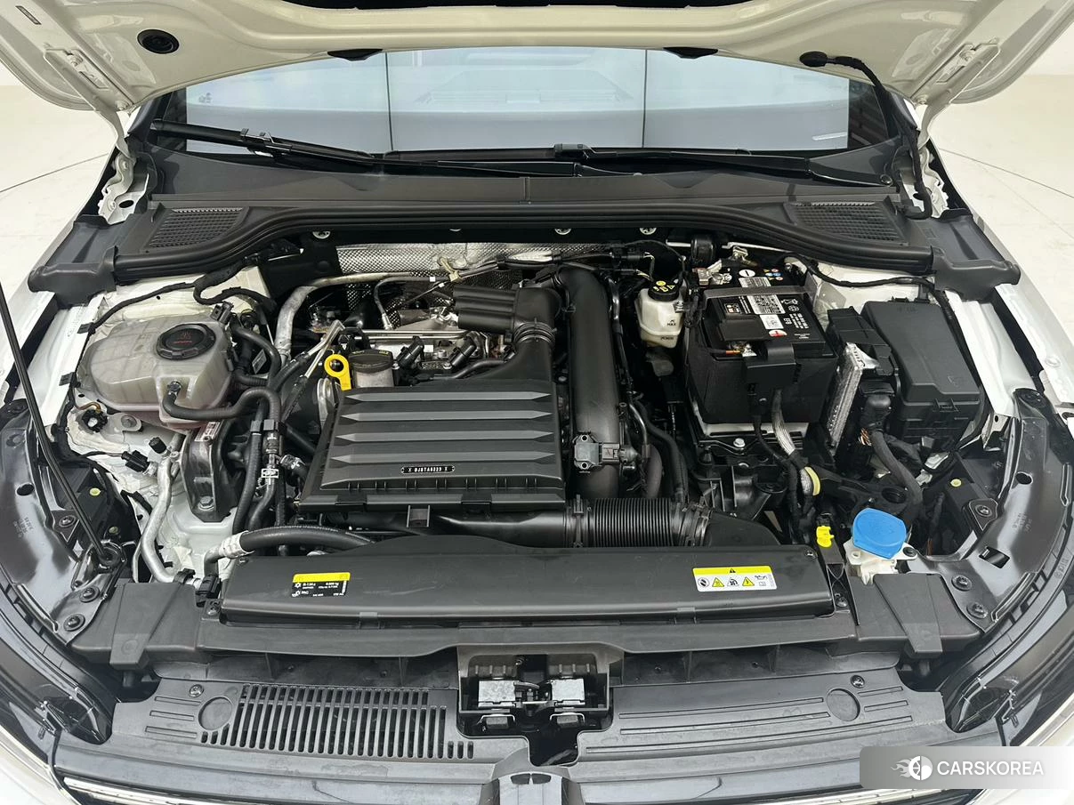 Volkswagen Golf 2022 Белый из Китая, фото 5