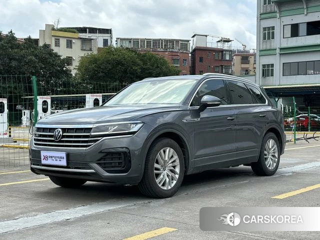 Volkswagen Touareg 2021 Темно-серый из Китая, фото 5