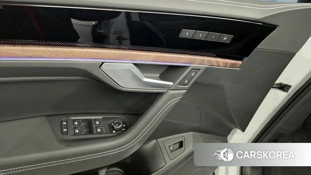 Volkswagen Touareg 3rd generation 2025 Белый из Кореи, фото 5