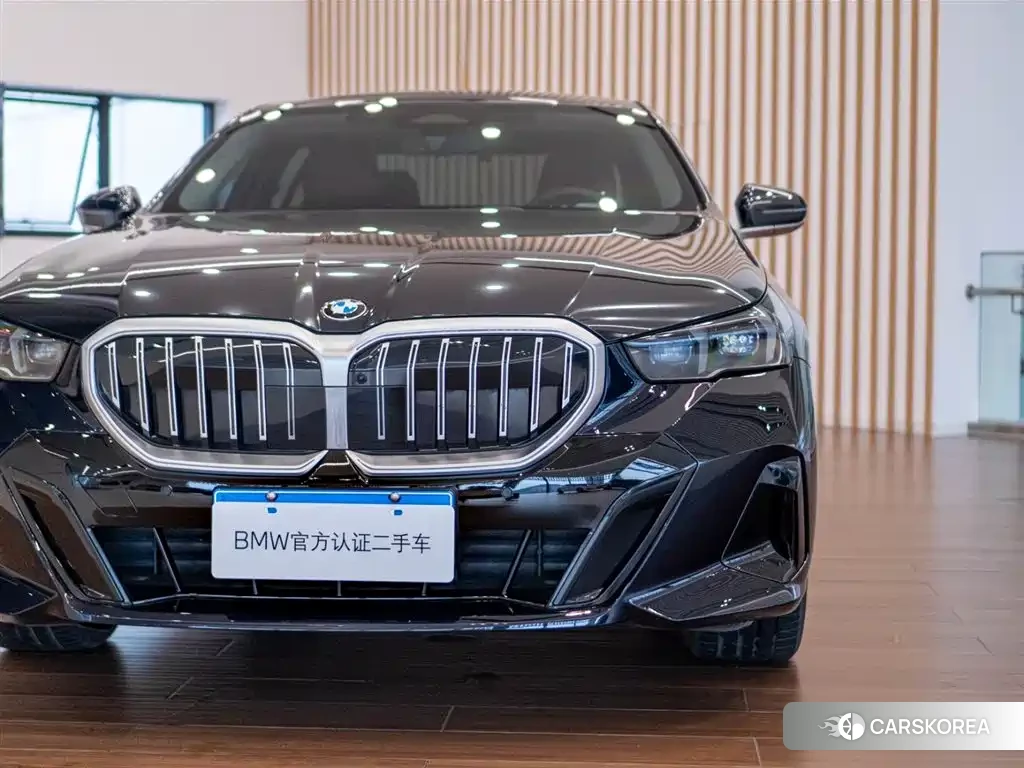 BMW 5 series 2024 Черный из Китая, фото 5