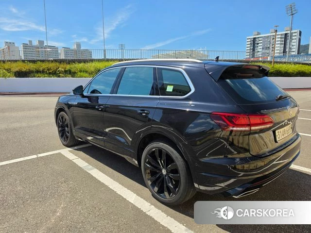 Volkswagen Touareg 3rd generation 2020 Черный из Кореи, фото 5
