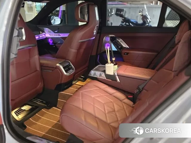 BMW 7 Series (G70) 2023 Белый из Кореи, фото 5