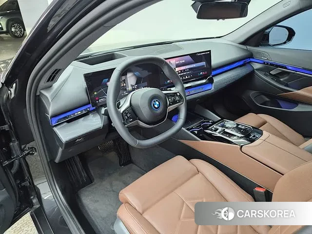 BMW 5 Series (G60) 2025 Серый из Кореи, фото 5