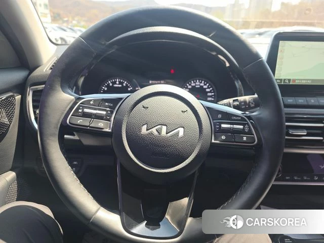 Kia Seltos 2022 Белый из Кореи, фото 5