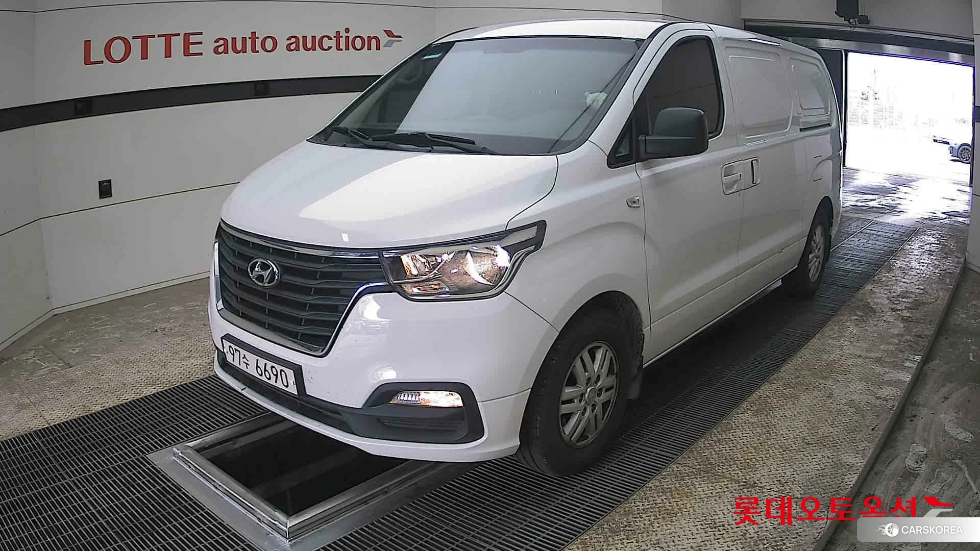 Hyundai Grand Starex 2021 Белый из Кореи, фото 5