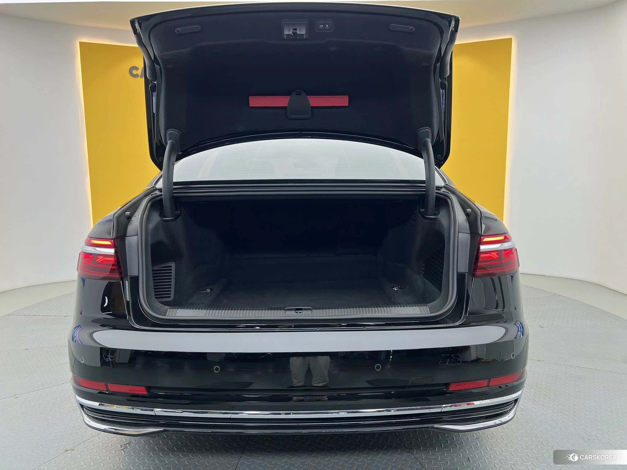 Audi A8 2023 Черный из Китая, фото 5