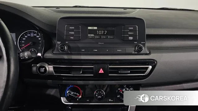 Kia Seltos 2022 Белый из Кореи, фото 5