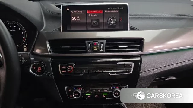 BMW X1 (F48) 2021 Песочный из Кореи, фото 5