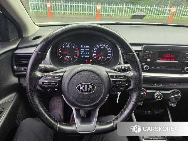 Kia Stonic 2018 Белый из Кореи, фото 5