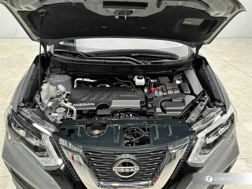 Nissan X-Trail 2025 Silver/gray из Китая, фото 5