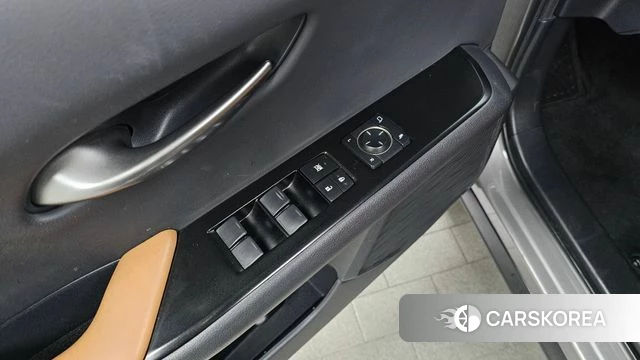 Lexus UX250h 2020 Серебристо-серый из Кореи, фото 5