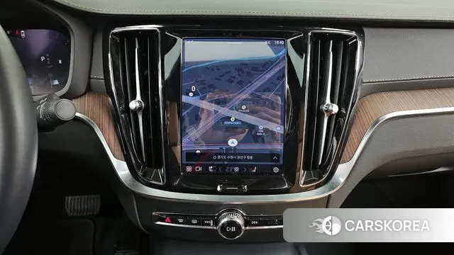 Volvo S60 3rd generation 2023 Белый из Кореи, фото 5