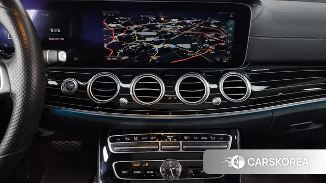 Mercedes-Benz E-Class W213 2018 Серебряный из Кореи, фото 5