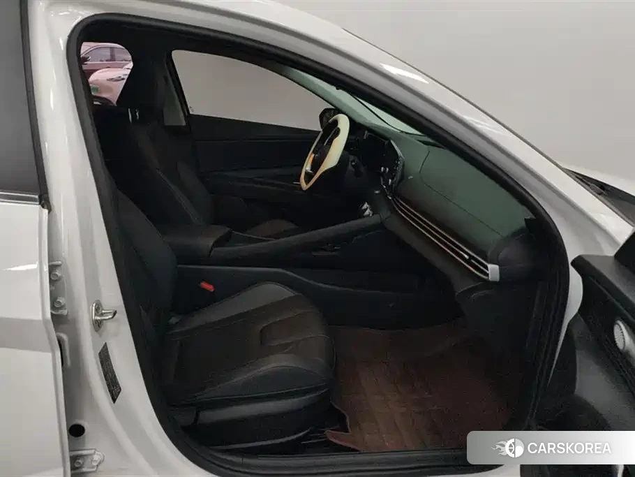 Hyundai Elantra 2025 Белый из Китая, фото 5