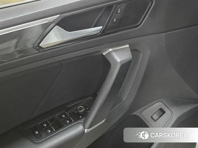 Volkswagen Tiguan second Generation 2018 Белый из Кореи, фото 5