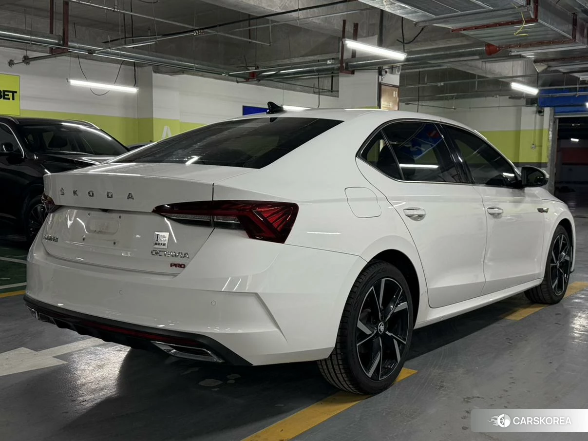 Skoda Octavia 2021 Белый из Китая, фото 5
