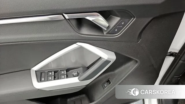 Audi Q3 (F3) 2020 Белый из Кореи, фото 5