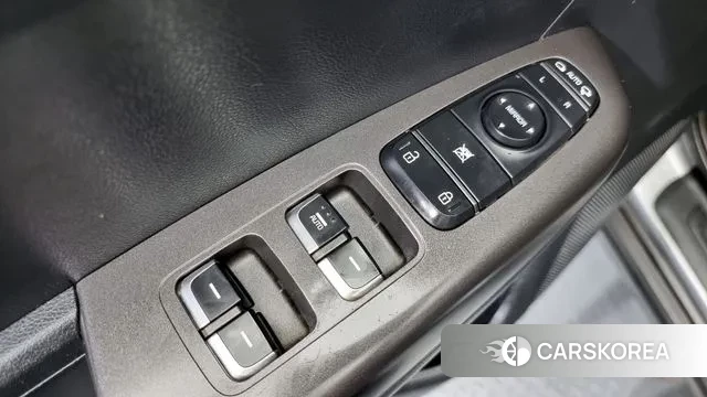 Kia Sportage The Bold 2021 Серебристо-серый из Кореи, фото 5