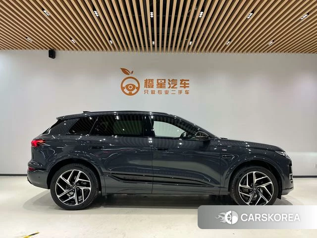 Audi Q6L e-tron 2025 Темно-серый из Китая, фото 5