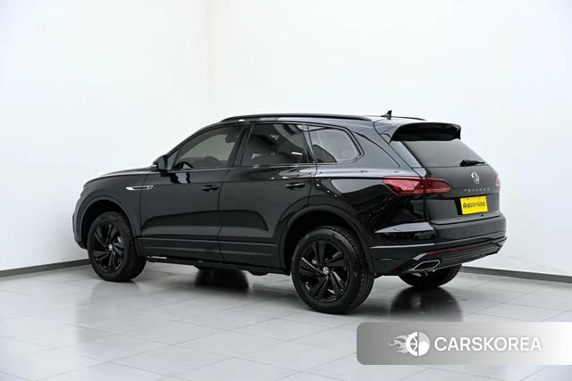 Volkswagen Touareg 2025 Черный из Китая, фото 5