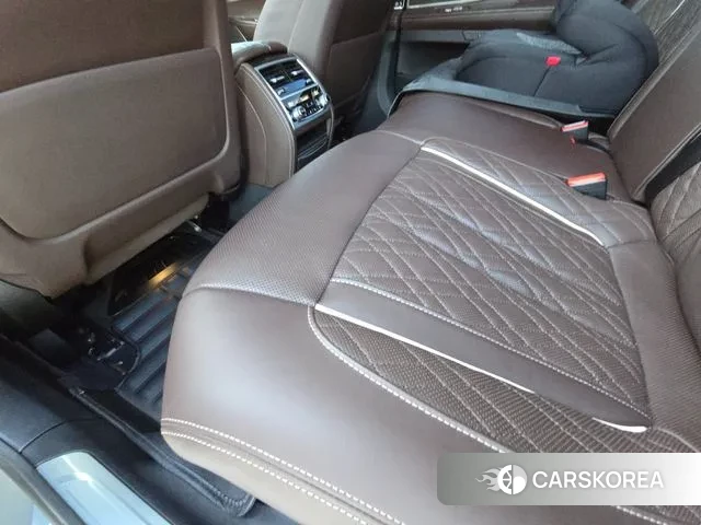 BMW 7 Series (G11) 2021 Серебристо-серый из Кореи, фото 5