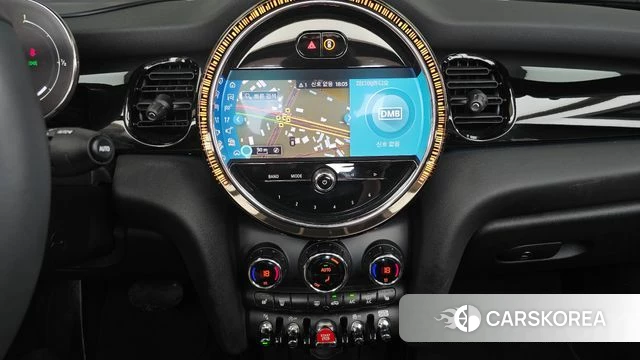 Mini Cooper Convertible 2024 Жемчужный цвет из Кореи, фото 5