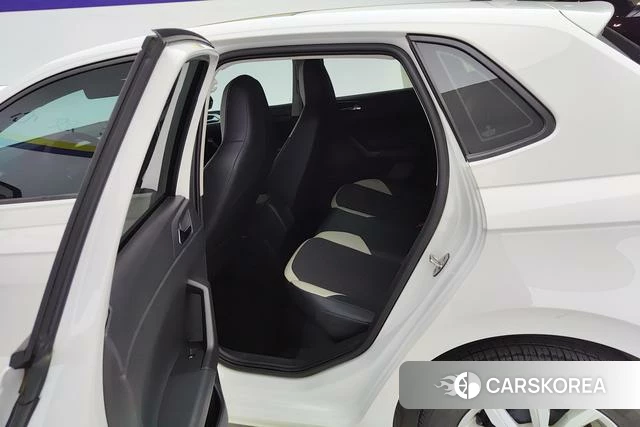 Volkswagen Polo 2022 Белый из Китая, фото 5