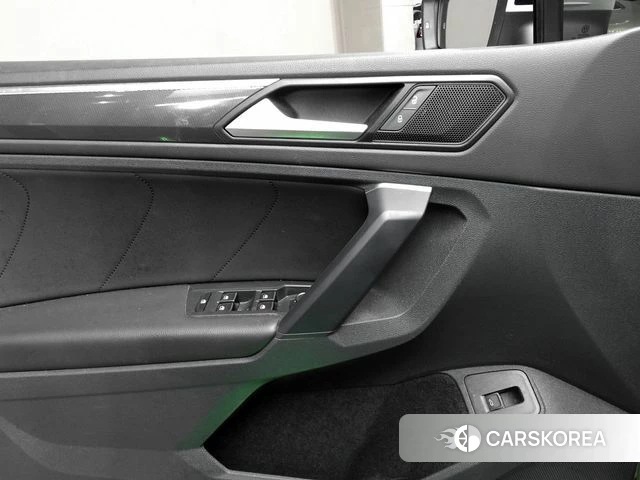 Volkswagen Tiguan second Generation 2020 Белый из Кореи, фото 5