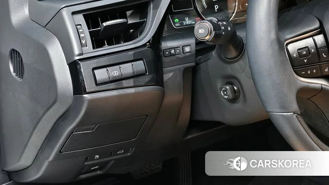 Lexus ES300h 7th generation 2023 Белый из Кореи, фото 5