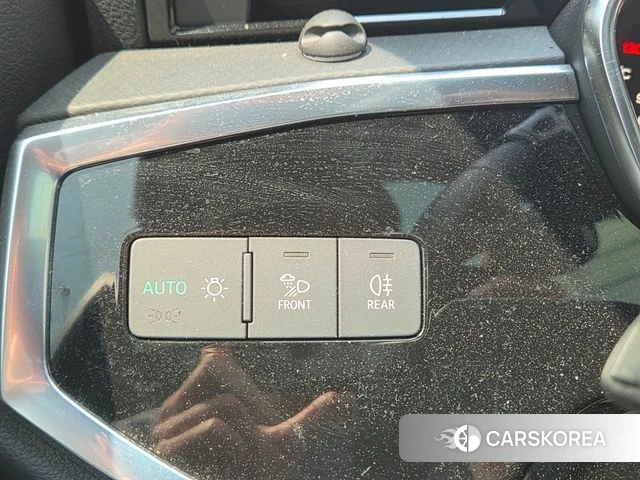 Audi Q3 (F3) 2023 Белый из Кореи, фото 5