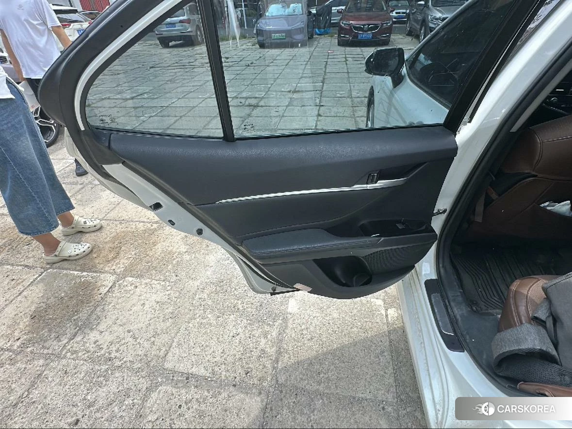 Toyota Camry 2021 Белый из Китая, фото 5