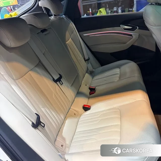 Audi e-Tron 2021 Белый из Кореи, фото 5