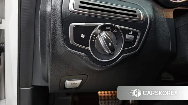 Mercedes-Benz C-Class W205 2019 Белый из Кореи, фото 5