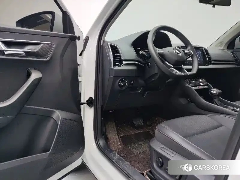 Skoda Karoq 2023 Белый из Китая, фото 5