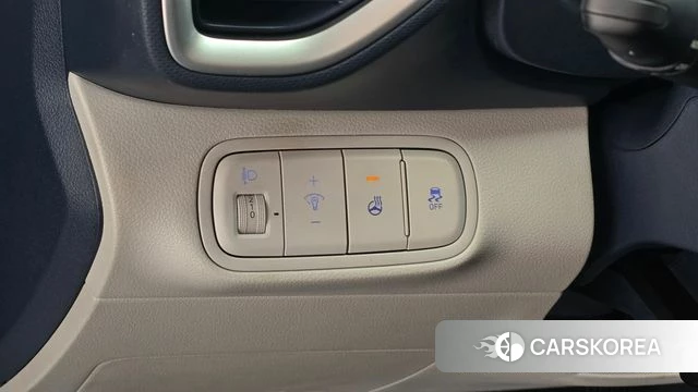 Hyundai Venue 2023 Серебристо-серый из Кореи, фото 5