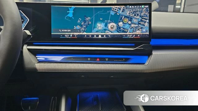 BMW 5 Series (G60) 2025 Черный из Кореи, фото 5