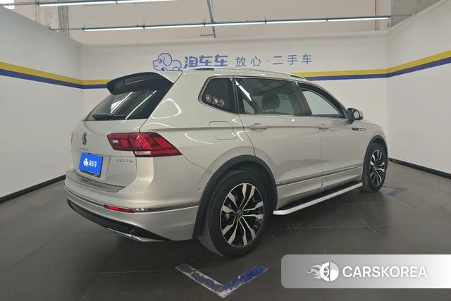 Volkswagen Tiguan L 2021 Темно-серый из Китая, фото 5