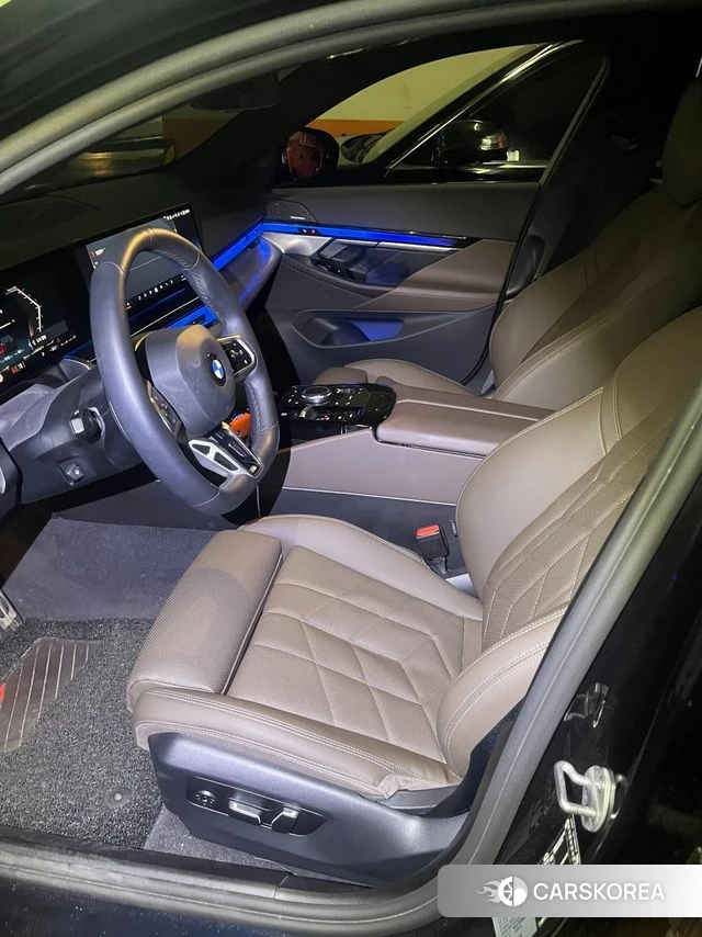 BMW 5 Series (G60) 2025 Черный из Кореи, фото 5