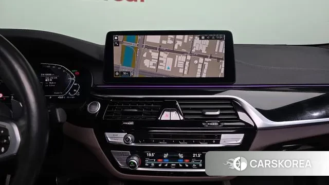 BMW 5 Series (G30) 2021 Белый из Кореи, фото 5