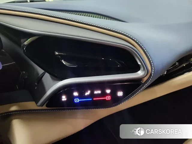 Ferrari 296 GTB 2023 Светло-серебряный цвет из Кореи, фото 5