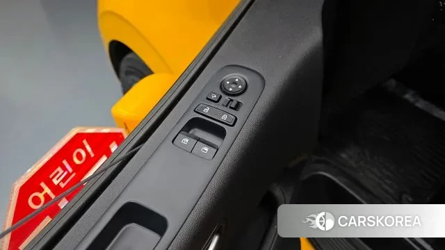 Hyundai Staria 2023 Желтый из Кореи, фото 5