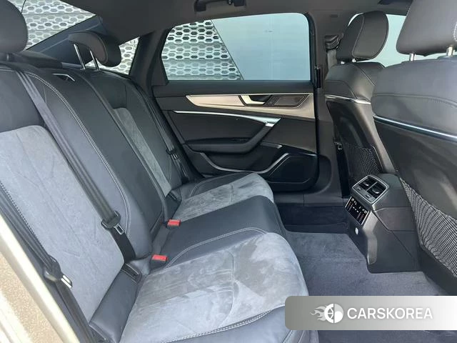 Audi A6L 2022 Темно-серый из Китая, фото 5