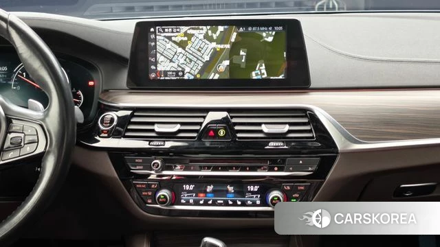 BMW 5 Series (G30) 2018 Серебристо-серый из Кореи, фото 5