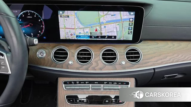 Mercedes-Benz E-Class W213 2022 Белый из Кореи, фото 5