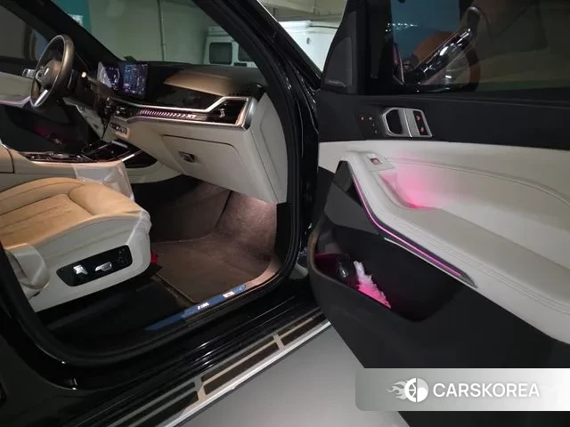 BMW X7 (G07) 2024 Черный из Кореи, фото 5