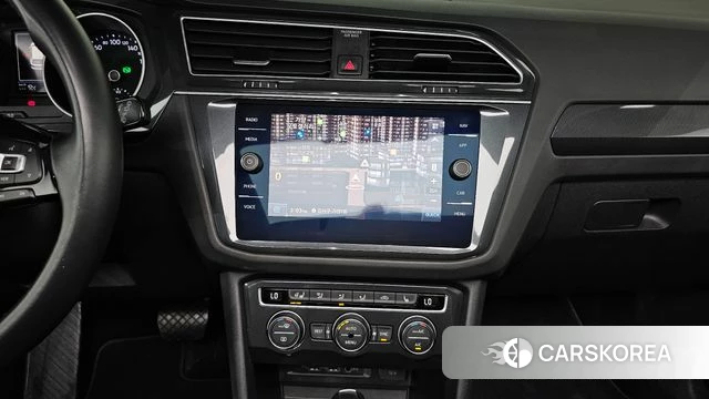Volkswagen Tiguan second Generation 2019 Белый из Кореи, фото 5