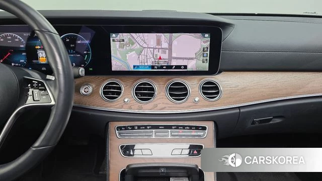 Mercedes-Benz E-Class W213 2022 Белый из Кореи, фото 5
